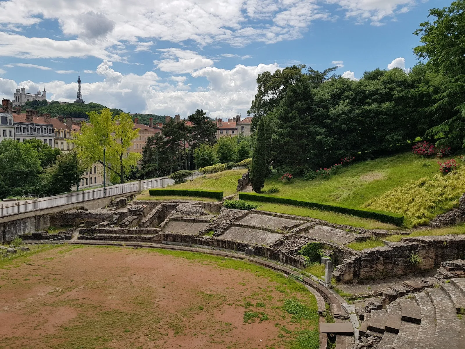 Amphithéâtre Des Trois Gaules