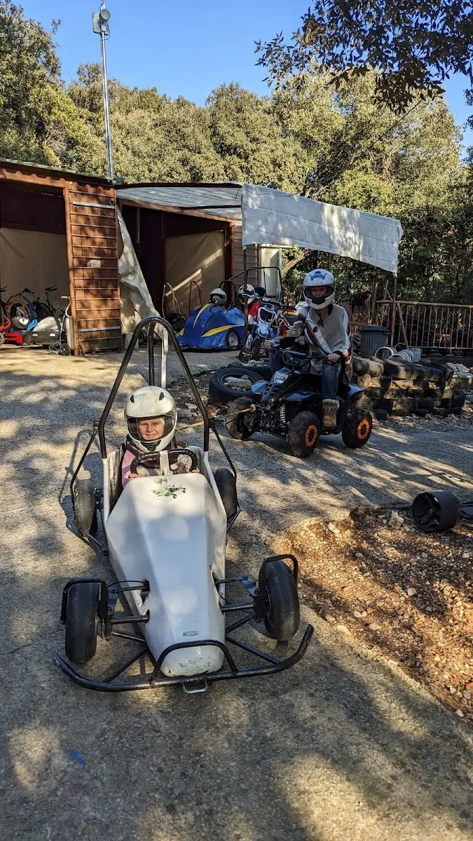 Au Pays Des Carrioles