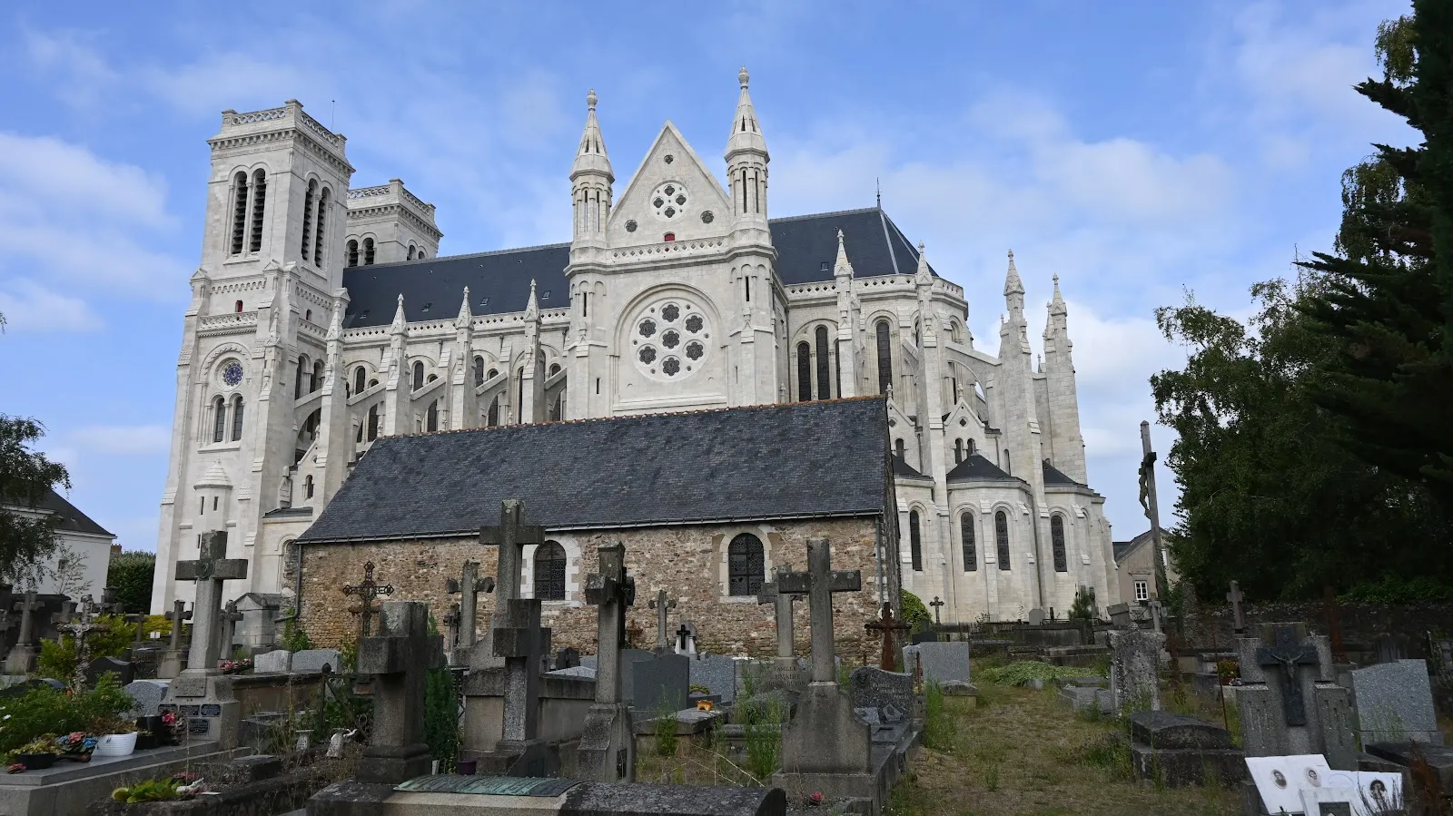 Basilique Saint-Donatien Et Saint-Rogatien