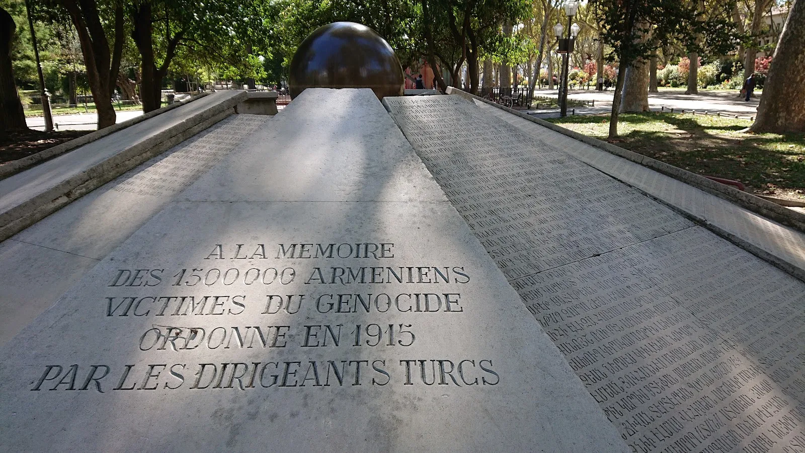 Bassin Du Champ De Mars