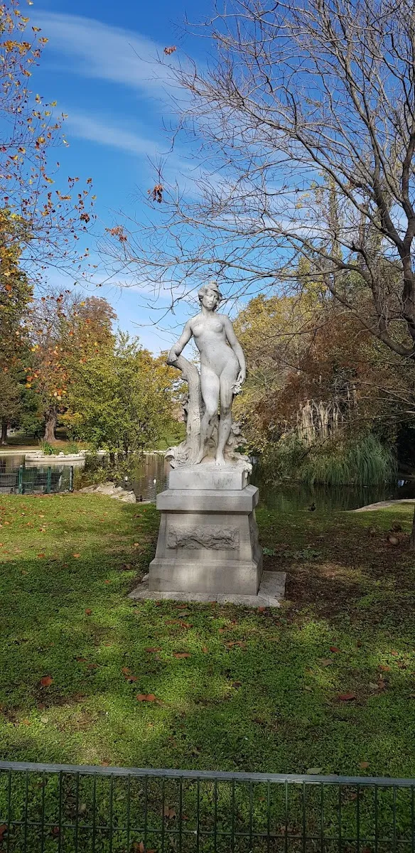 Bassin Du Champ De Mars