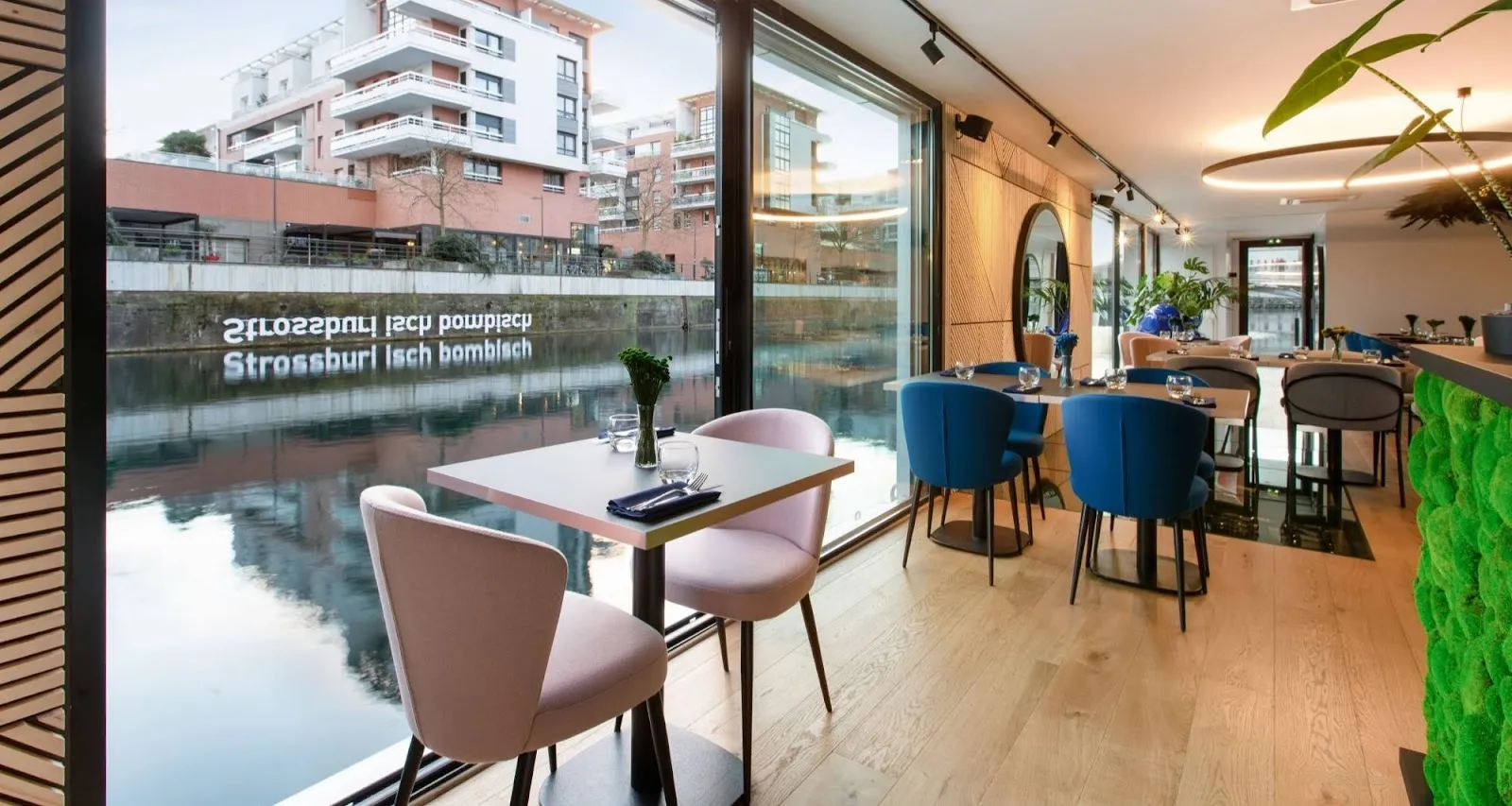 Blue Flamingo - Restaurant Flottant Insolite Et Bar Rooftop À Strasbourg — photo 1