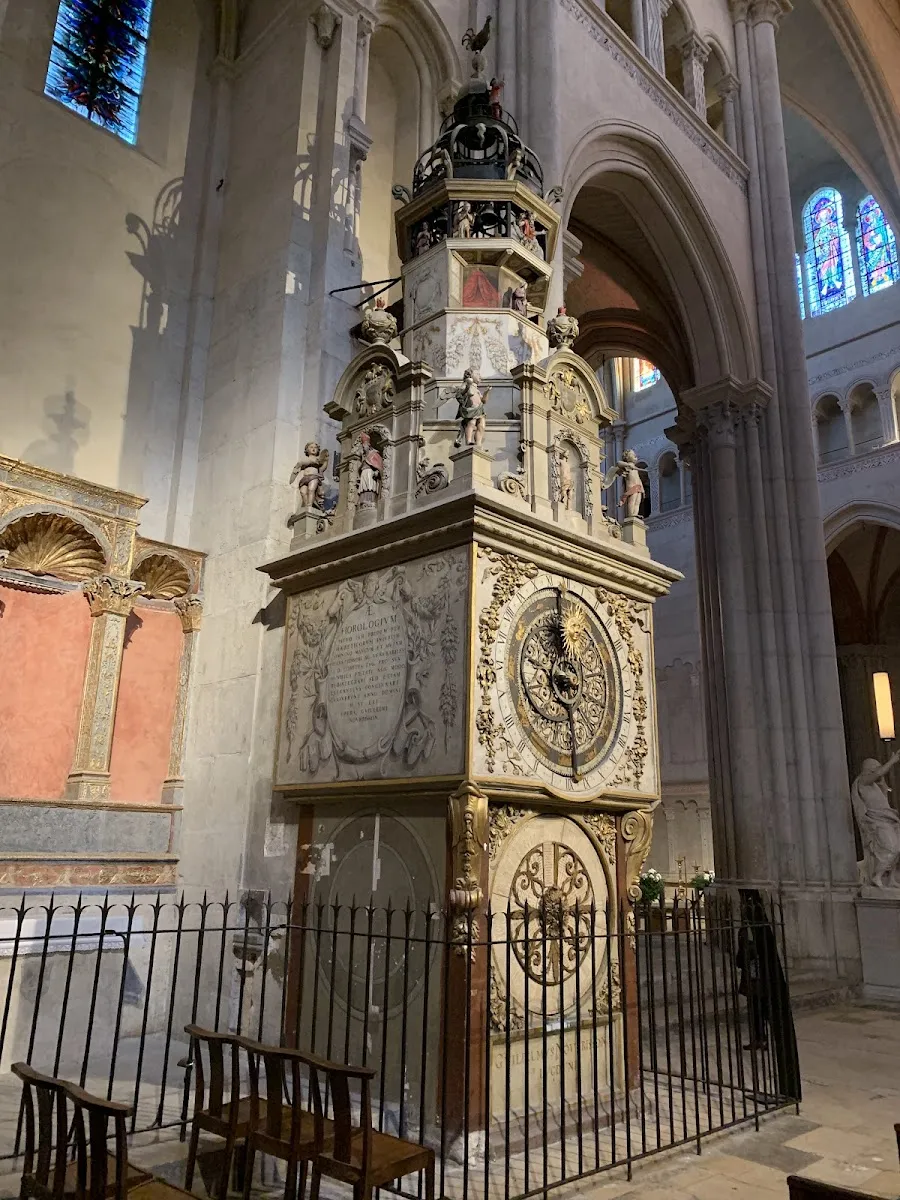 Cathédrale Et Primatiale Saint-Jean-Baptiste