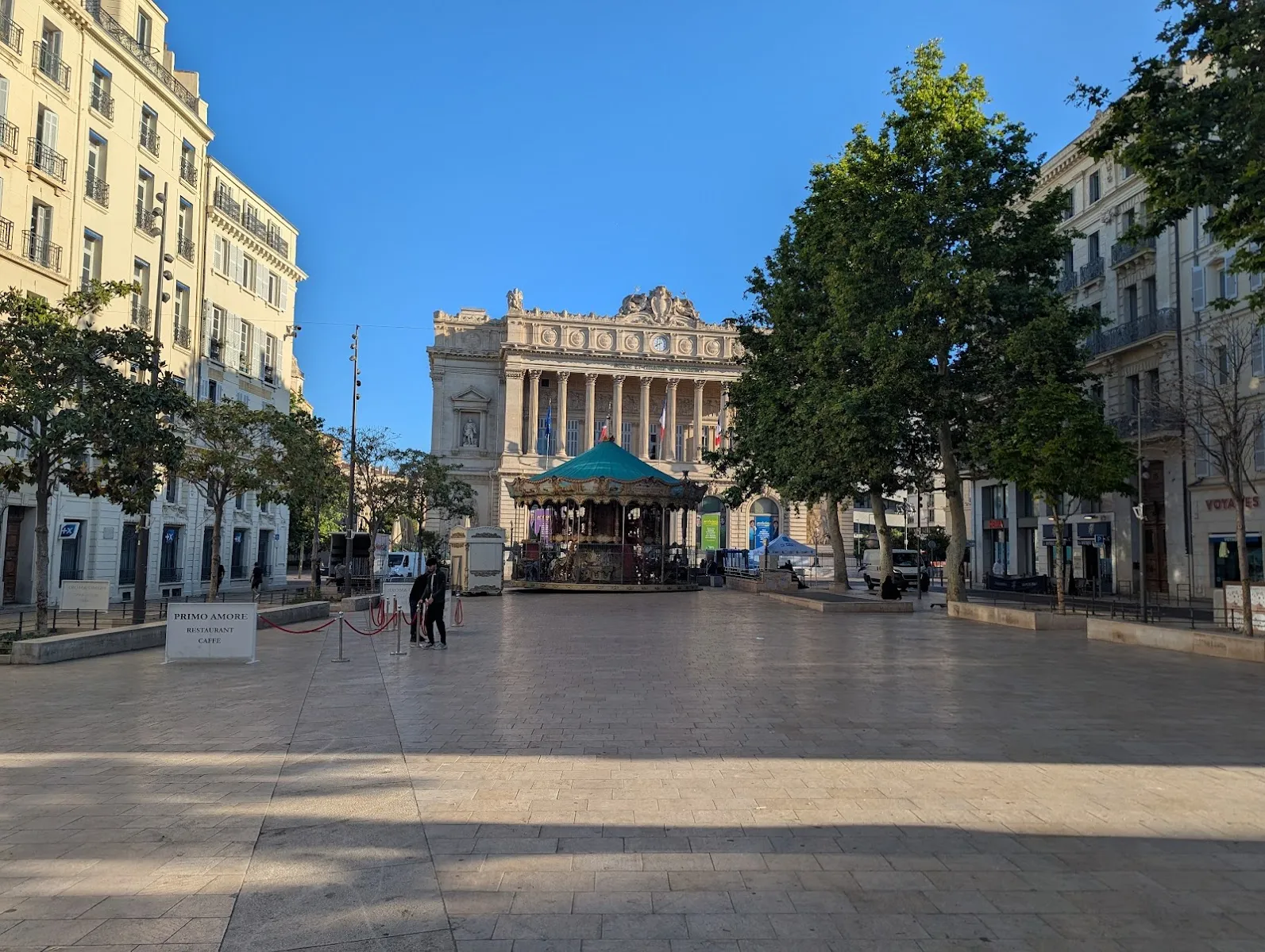 Charles De Gaulle Square