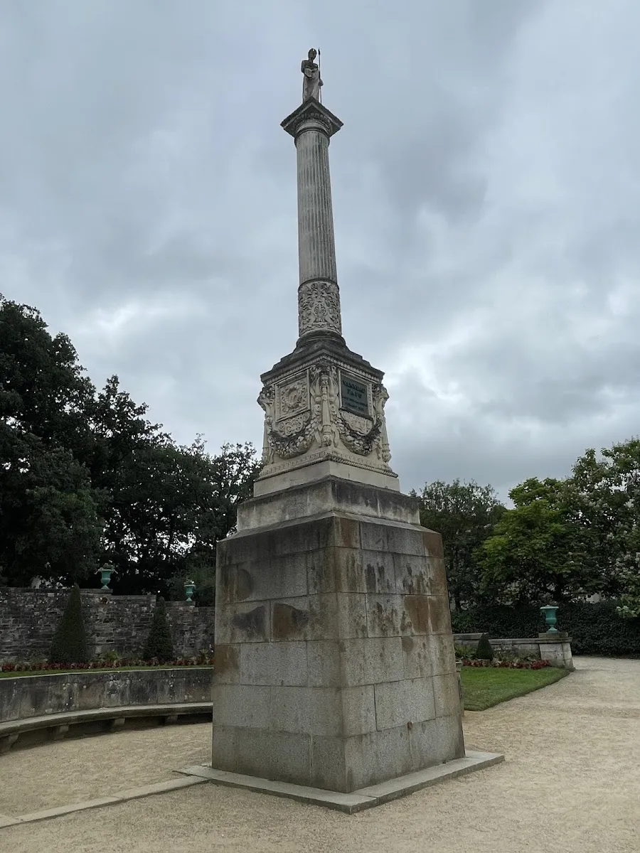 Colonne Monumentale, Dite De Vanneau-Papu