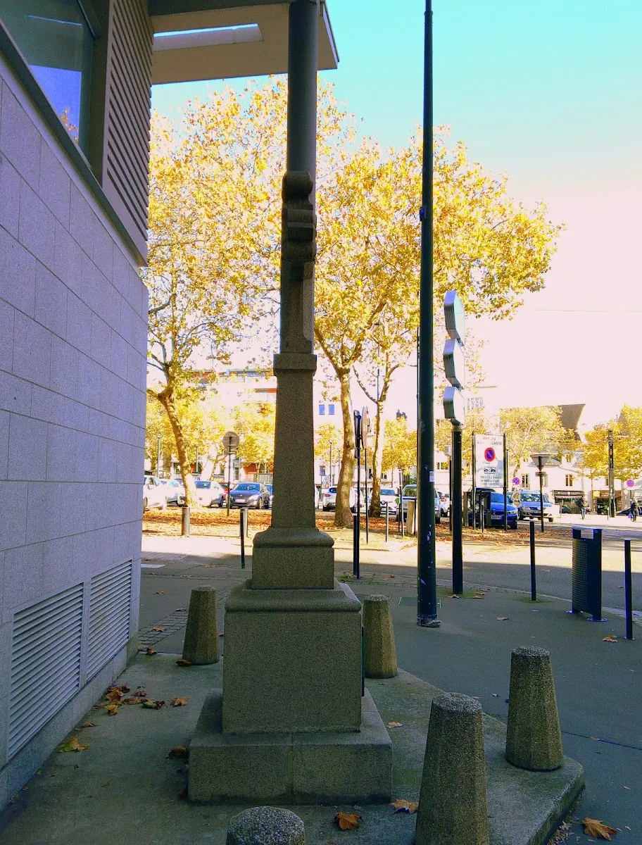 Croix À la Mémoire Du Général Charette — photo 1