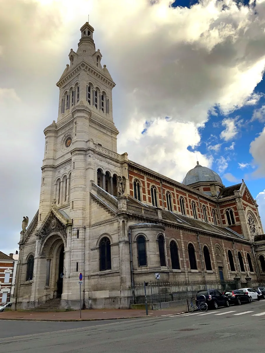 Église Catholique Saint-Michel — photo 1