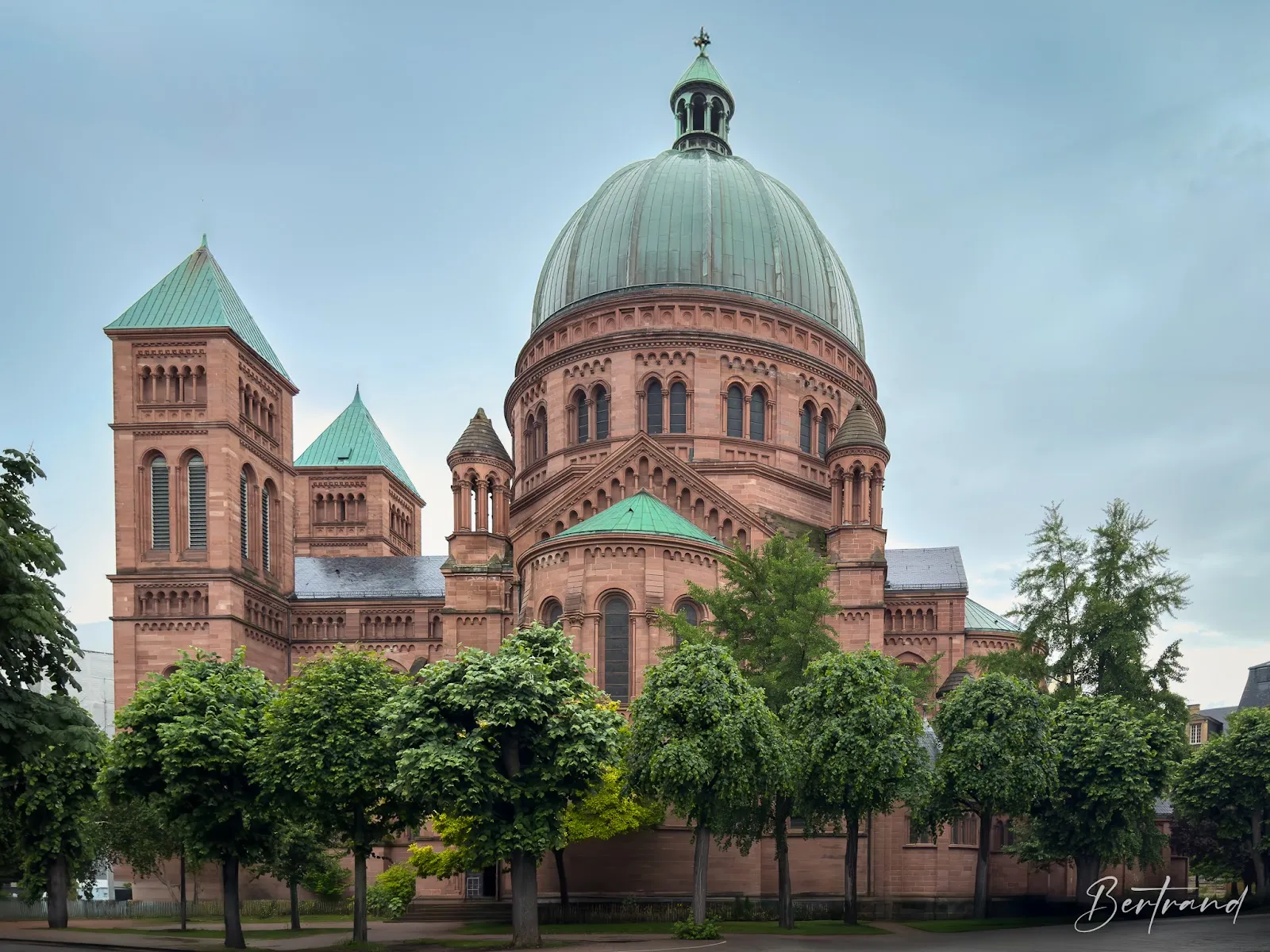 Église Catholique Saint-Pierre-Le-Jeune — photo 1