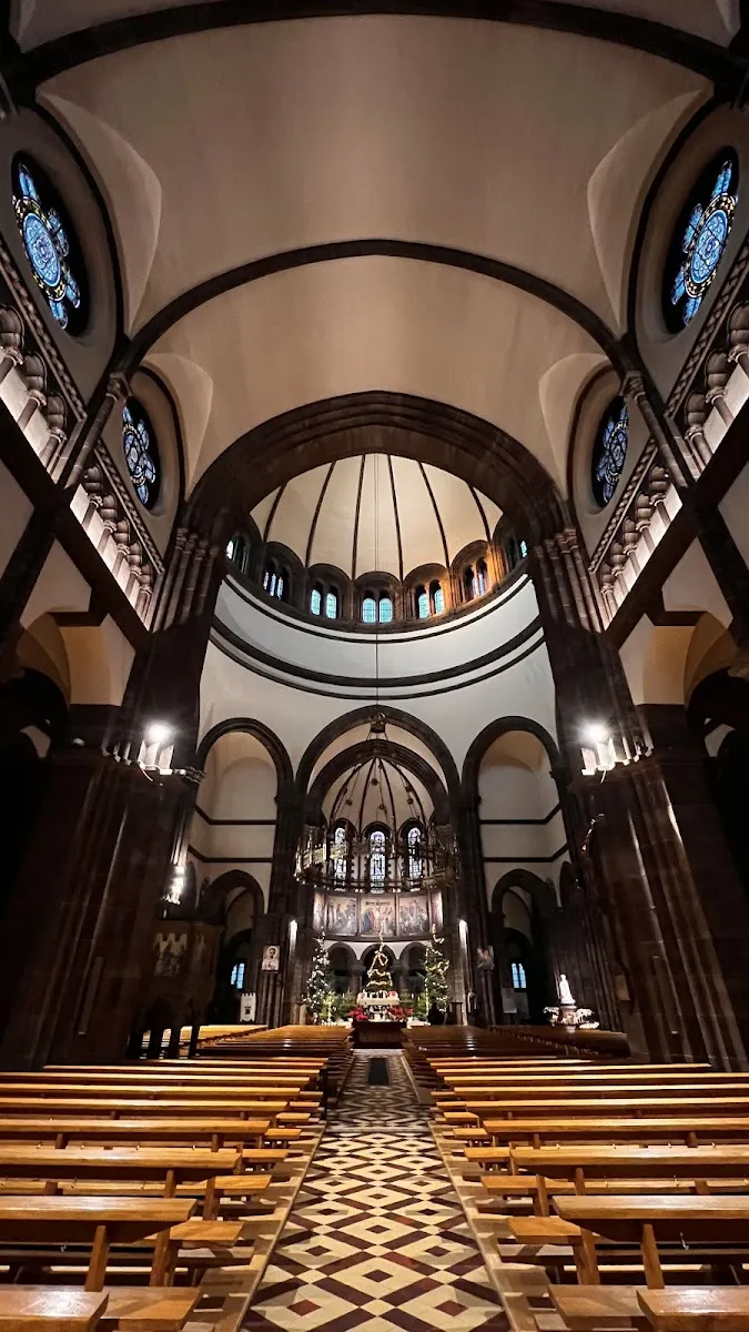 Église Catholique Saint-Pierre-Le-Jeune
