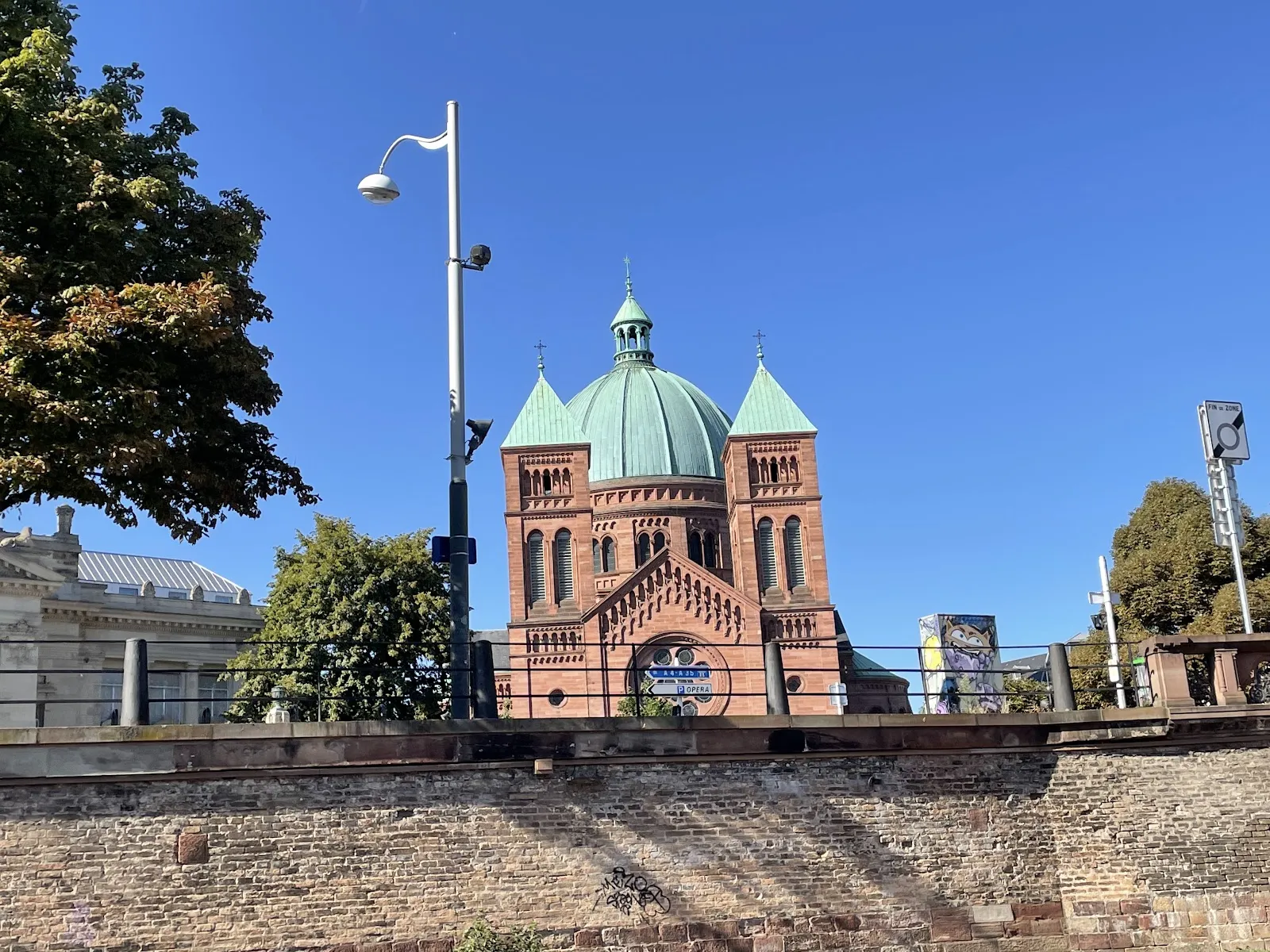 Église Catholique Saint-Pierre-Le-Jeune