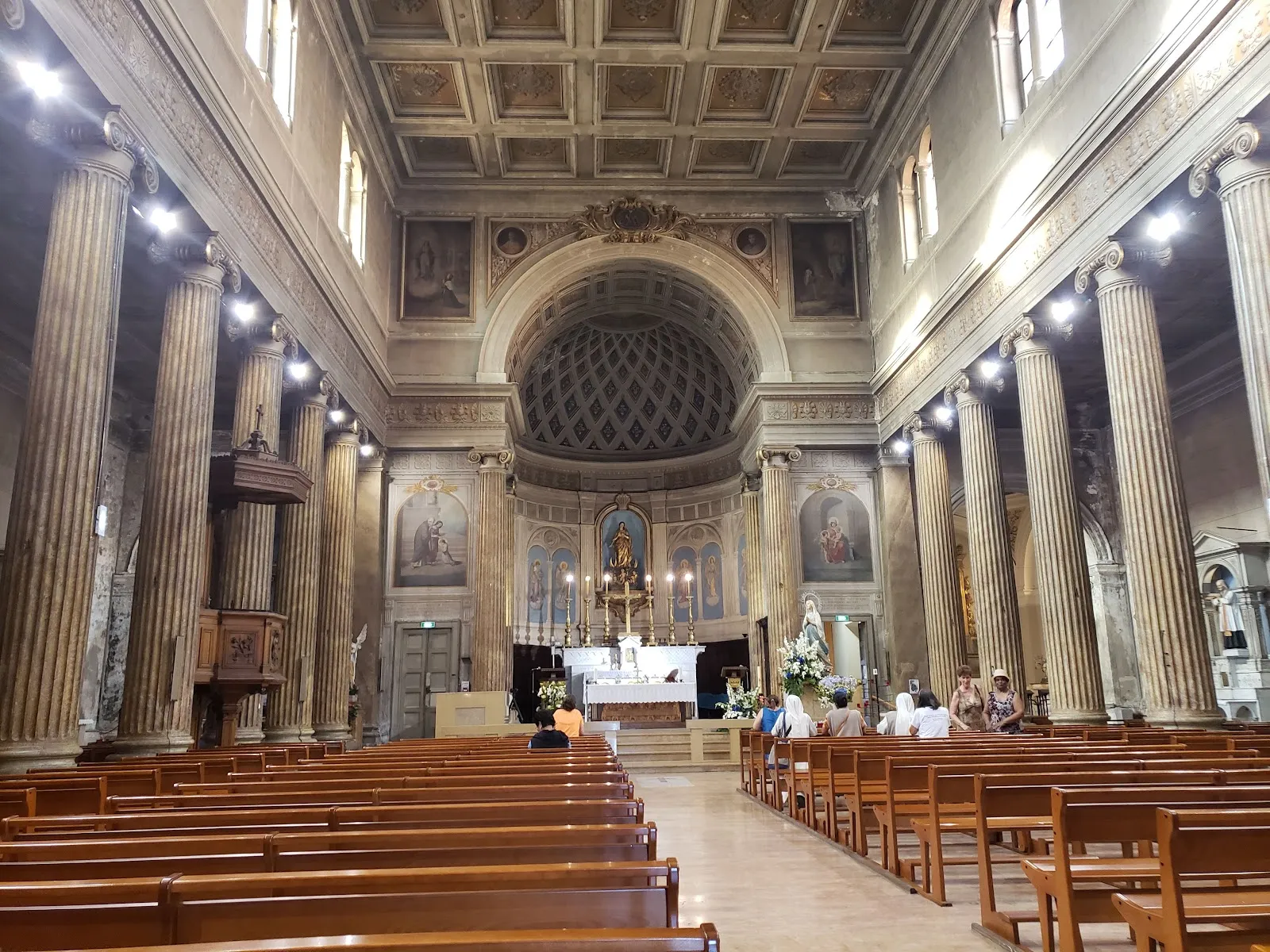 Église Notre-Dame Du Port De Nice