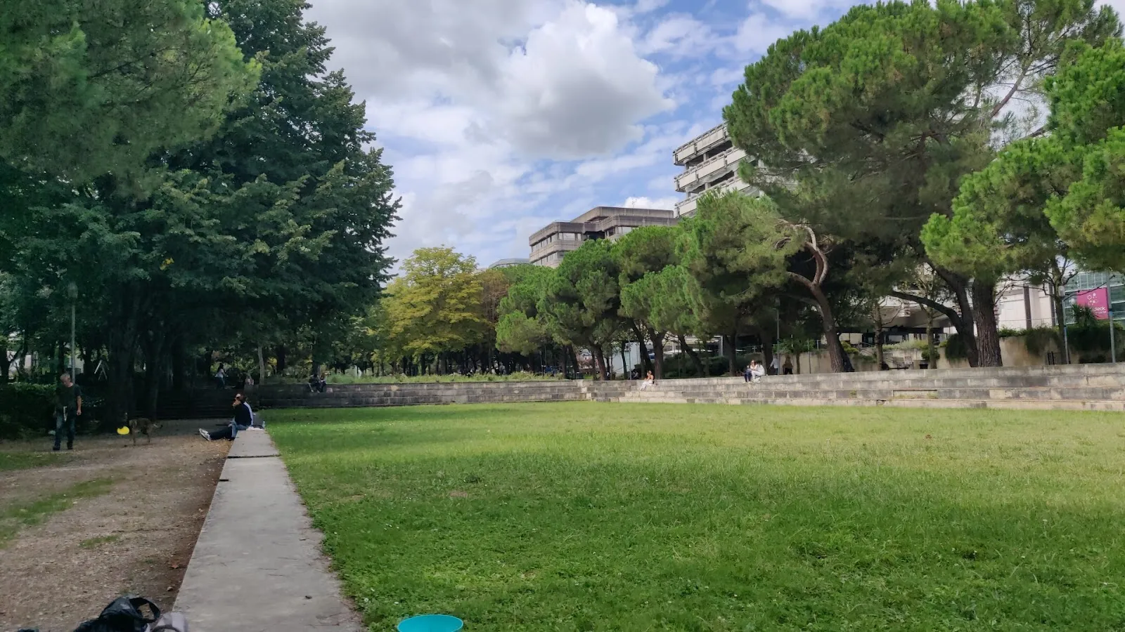 Esplanade Charles De Gaulle