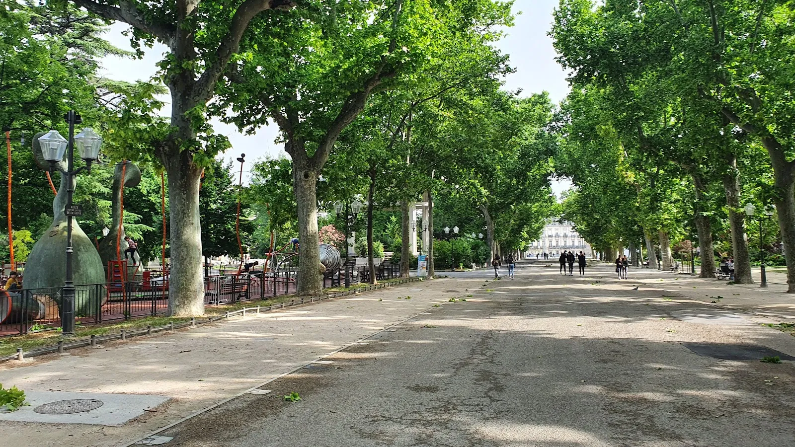 Esplanade Charles-De-Gaulle — photo 1