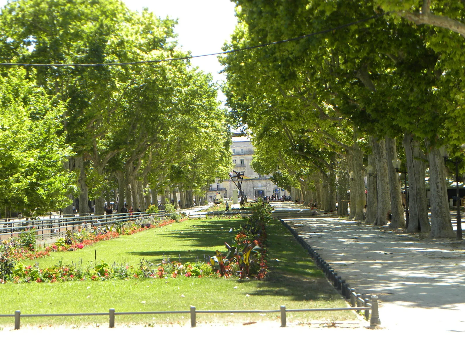Esplanade Charles-De-Gaulle