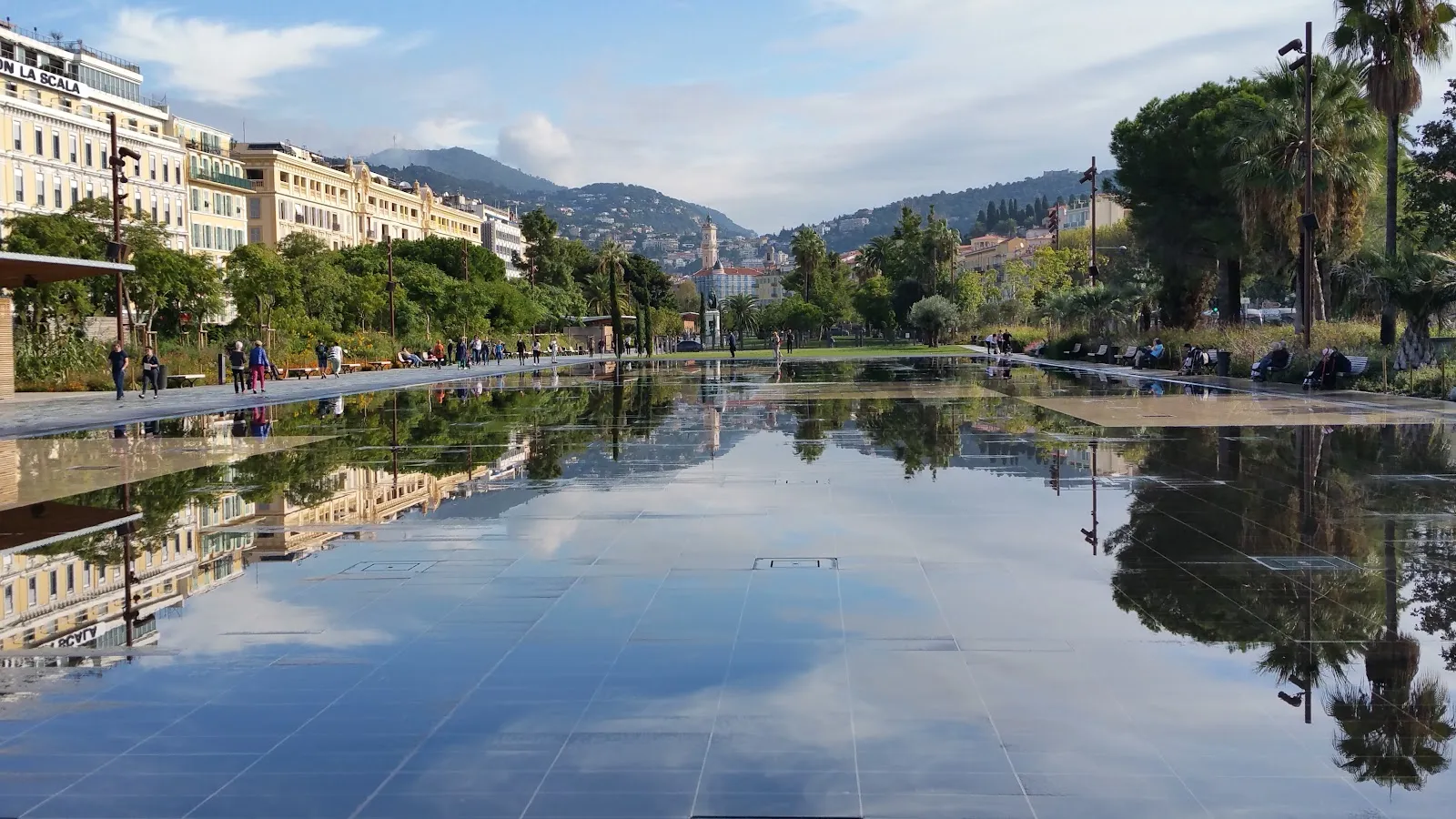 Fontaine À Eau D'Azur