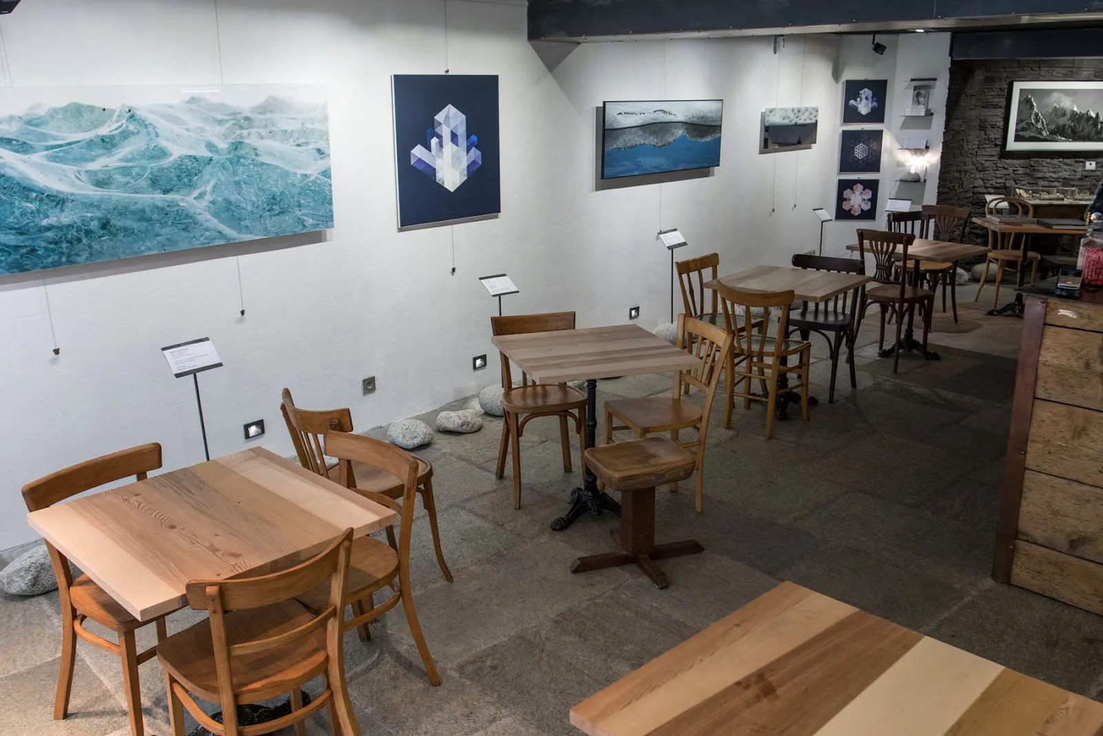 Galerie Café Des Aiguilles — photo 1