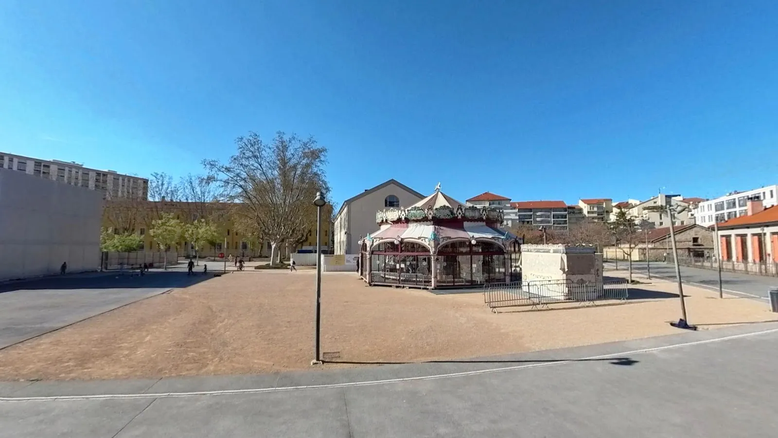 La Vague Des Remparts / Parc Blandan