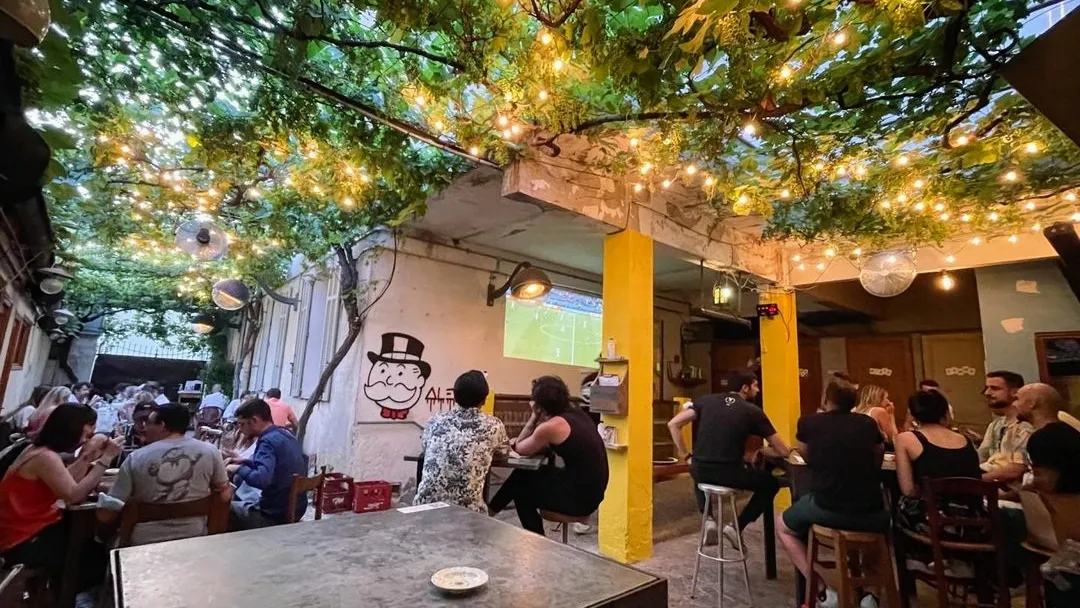 Le Hive Bar & Restaurant