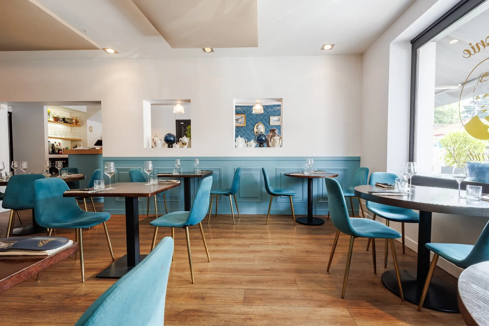 Léonie : Restaurant Traditionnel À Biarritz — photo 1