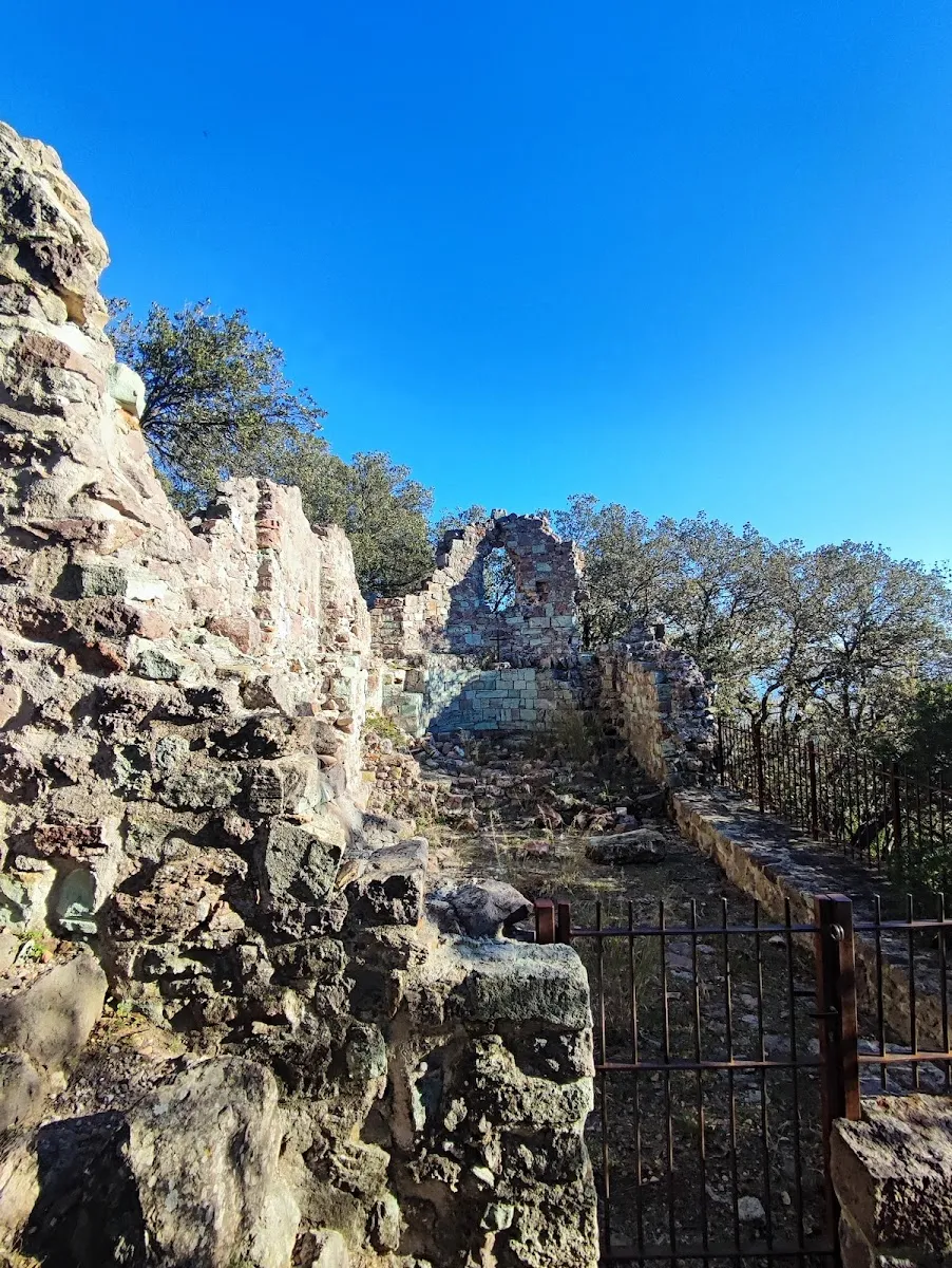 Les Ruines De Château D'Avignonnet