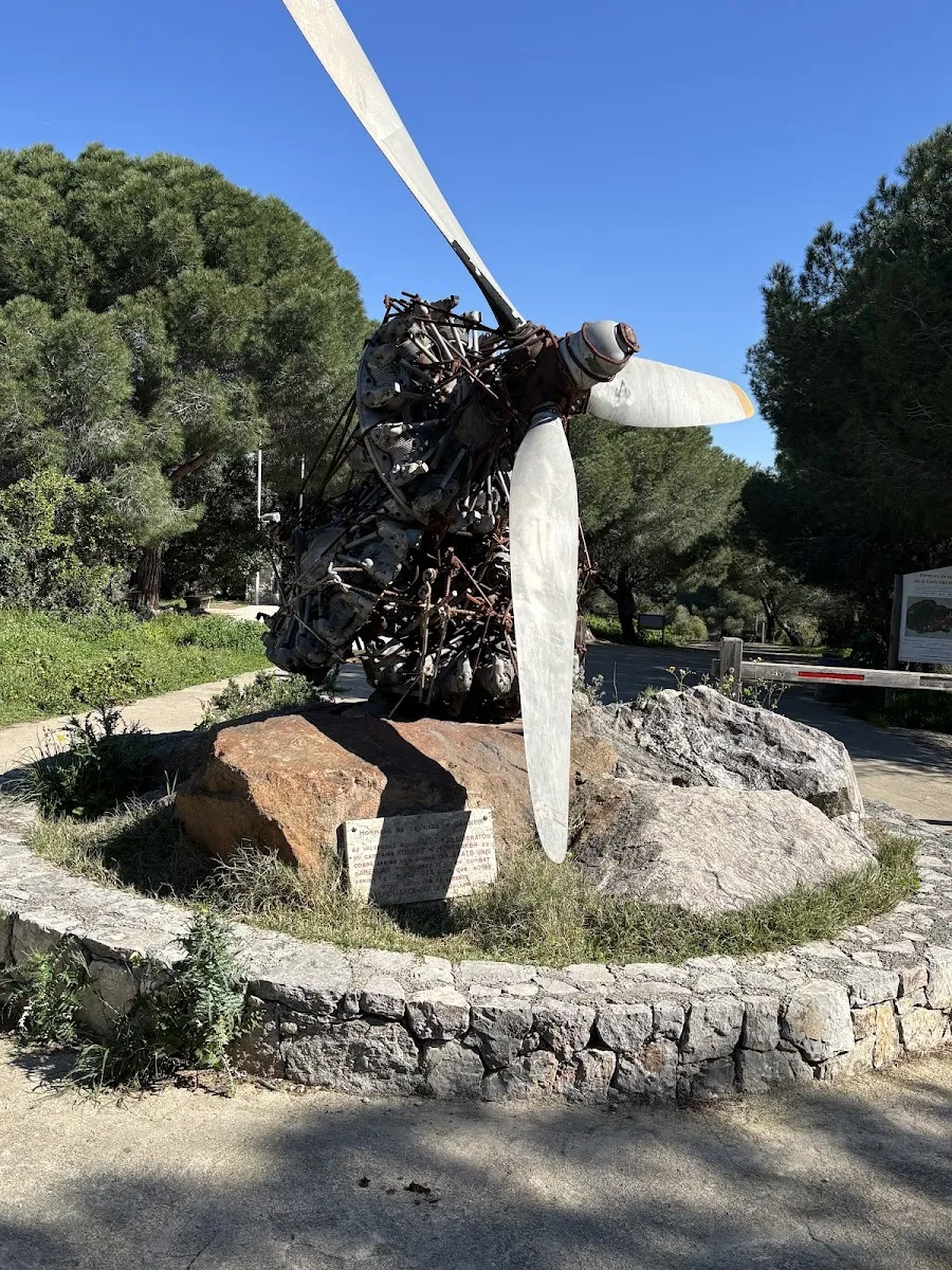Monument A la Mémoire De L'Equipage Du "Liberator" — photo 1