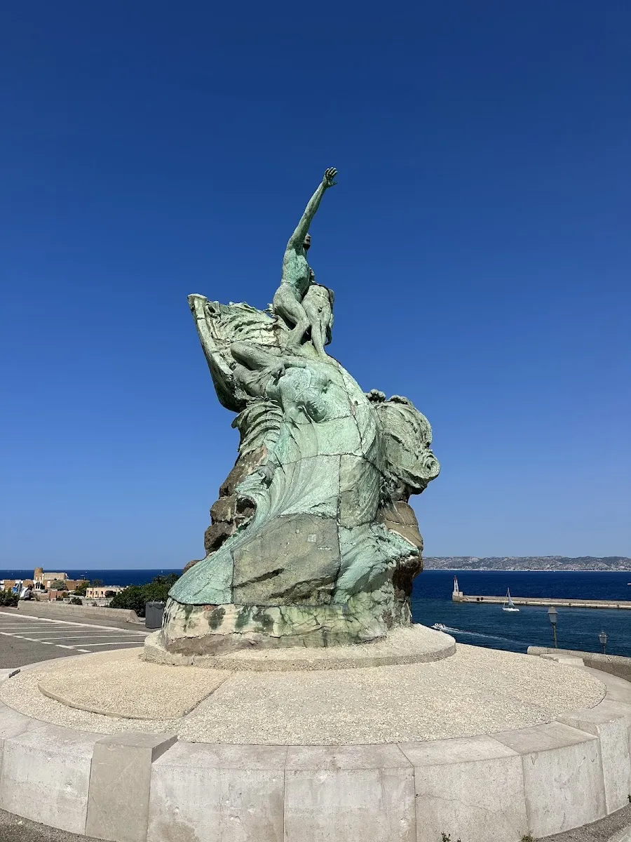 Monument Aux Héros Et Victimes De la Mer — photo 1