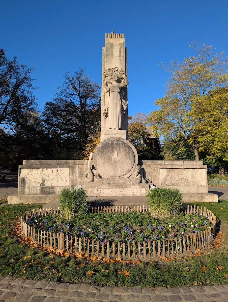 Monument Aux Pigeons Voyageurs — photo 1