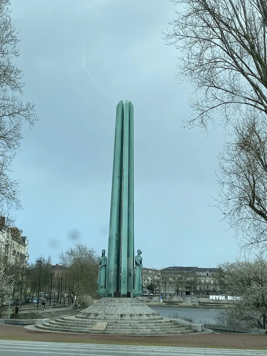 Monument Charles De Gaulle