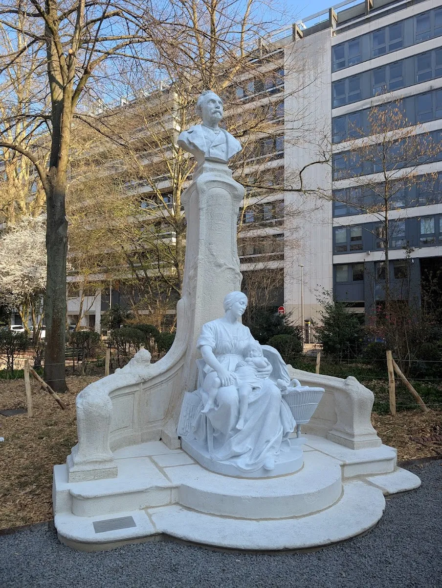 Monument Honneur Et Patrie