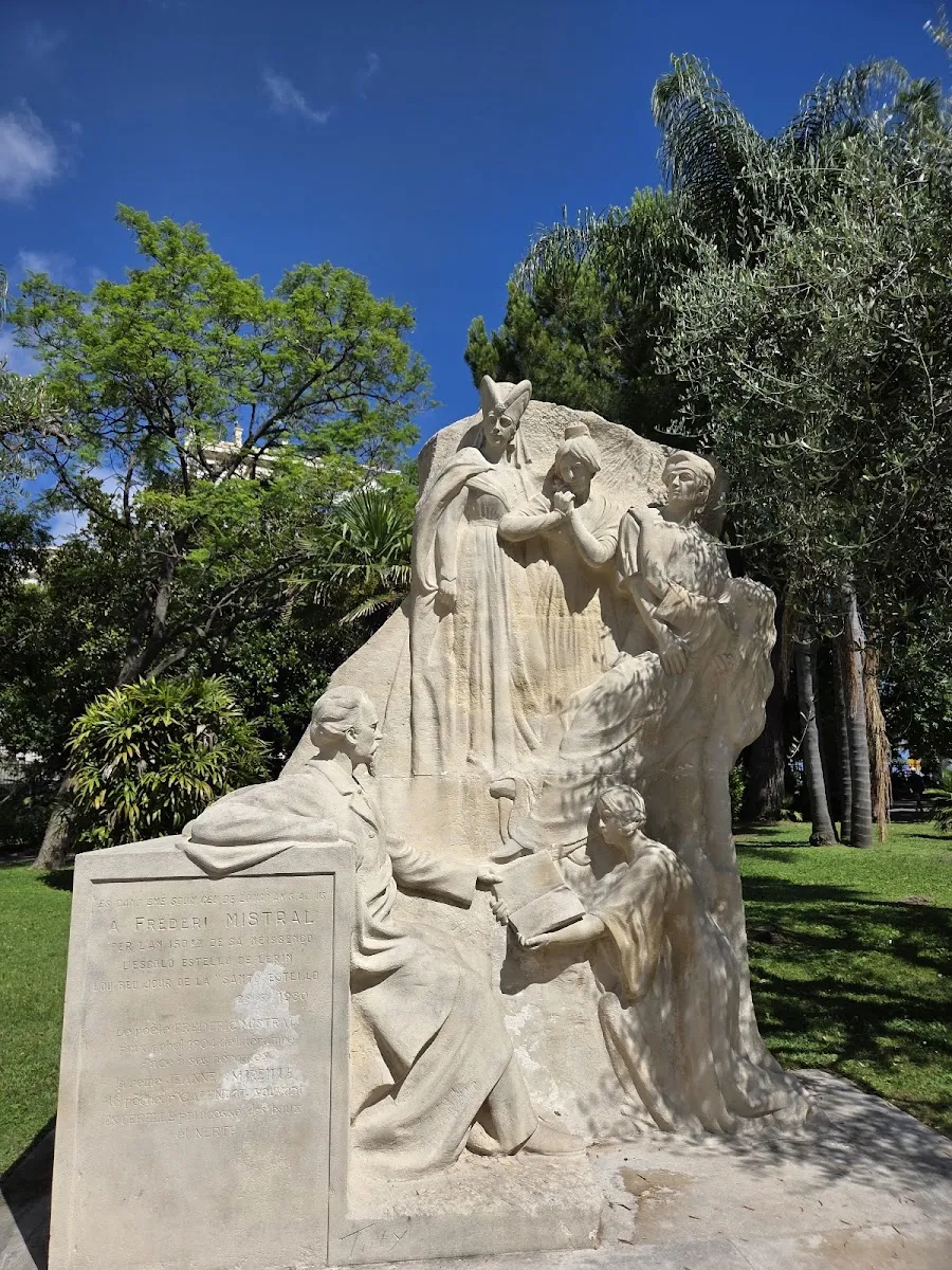 Monument To Glory of Frederic Mistral — photo 1