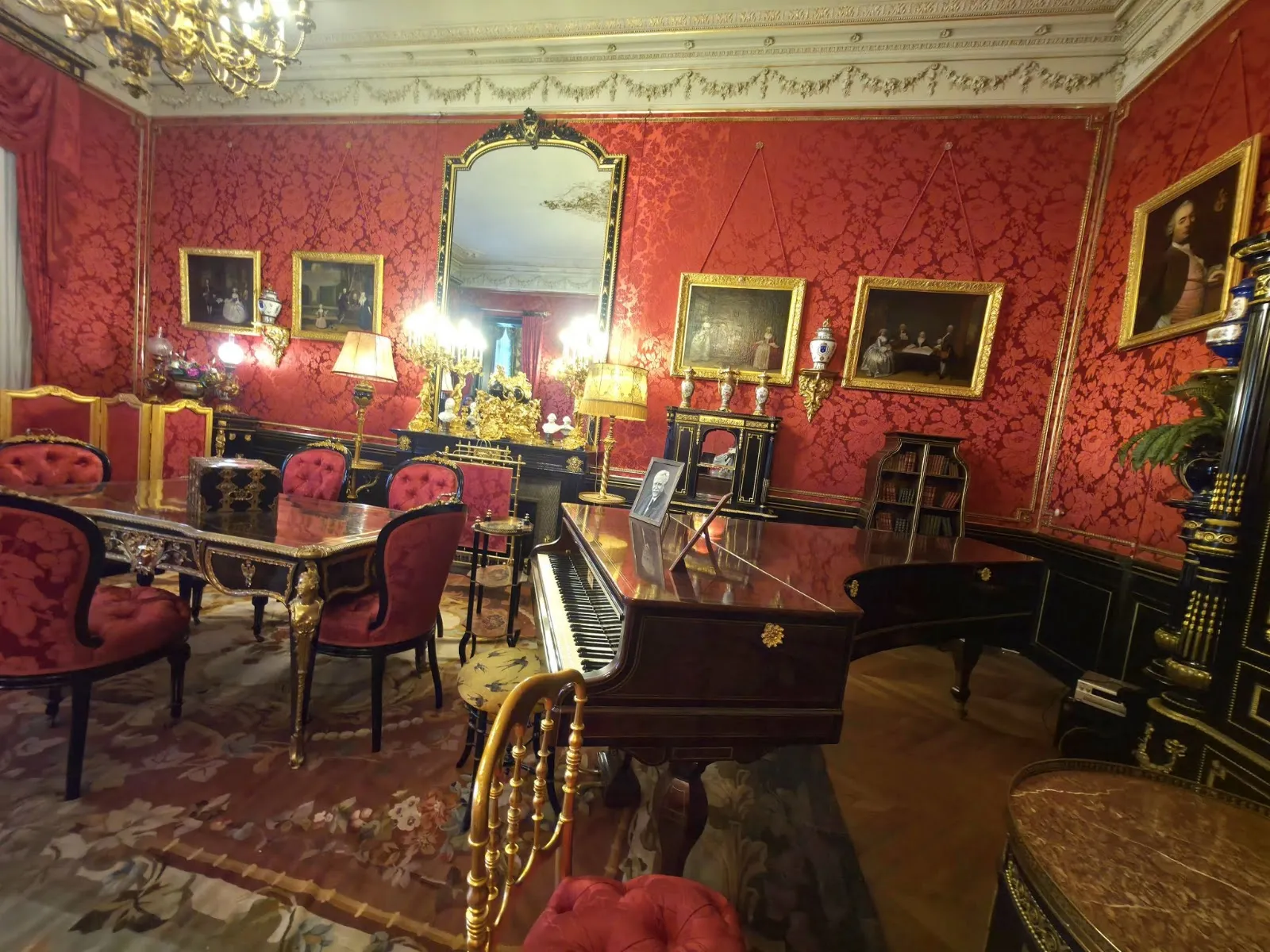 Musée Des Arts Décoratifs Sabatier D'Espeyran