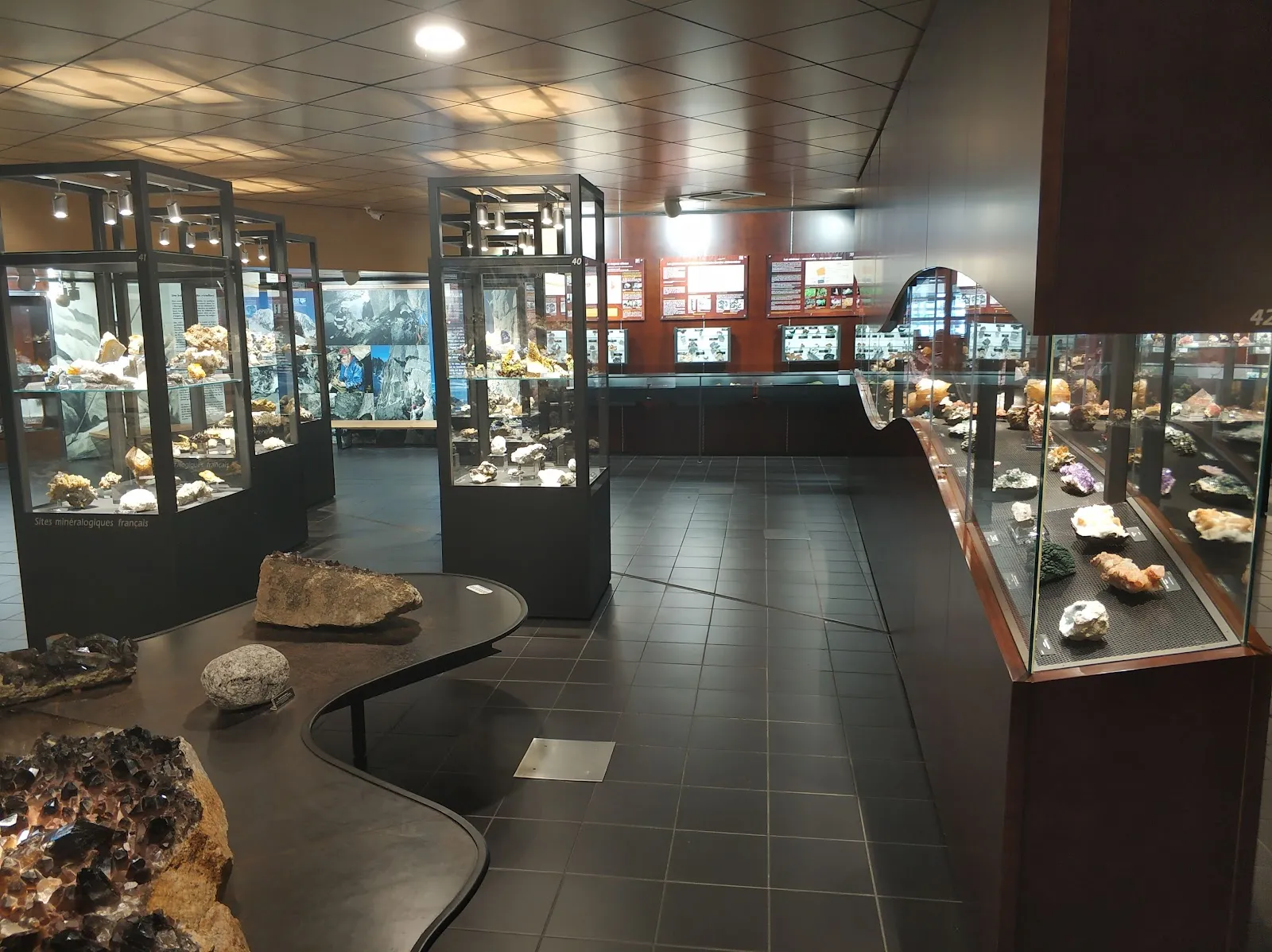 Musée Des Cristaux - Espace Tairraz
