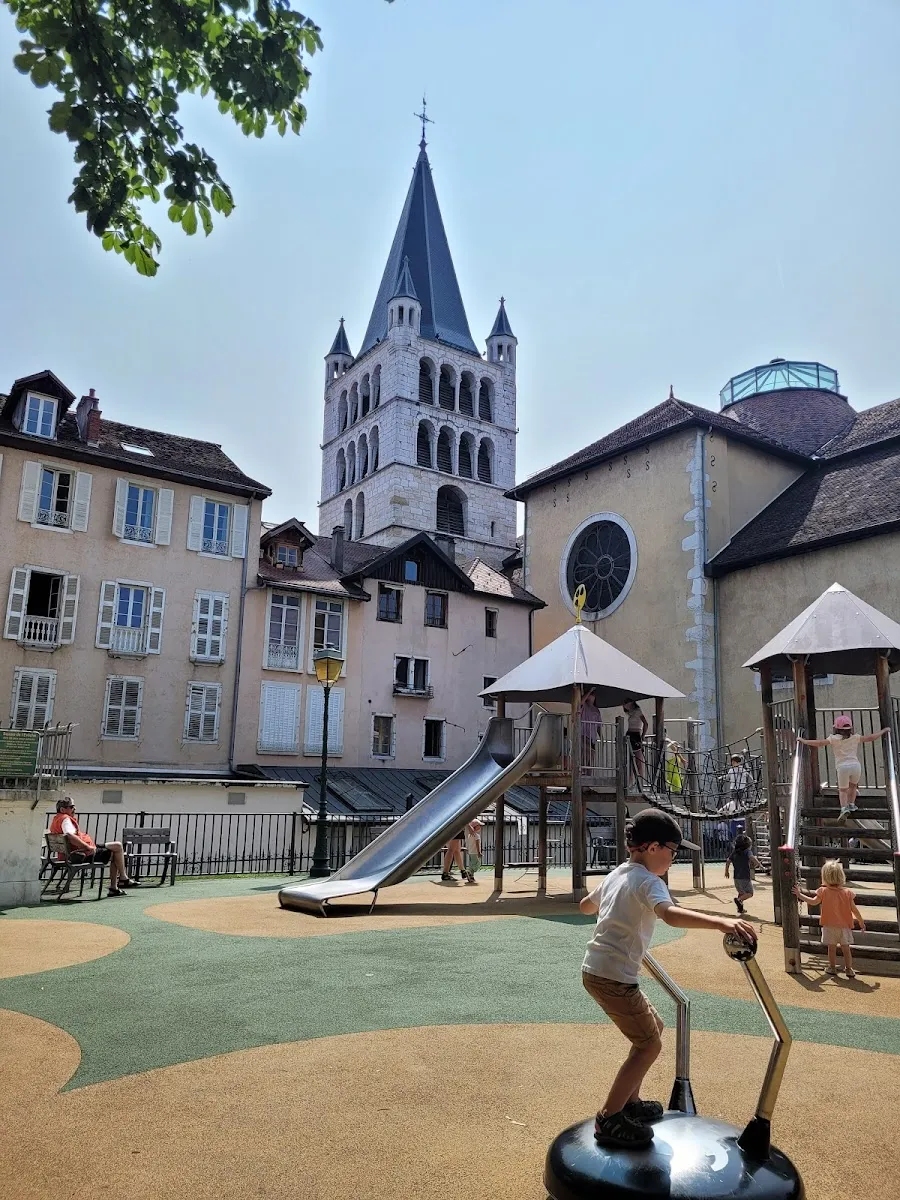 Parc Pour Enfants Du Jardin De L'Évêché