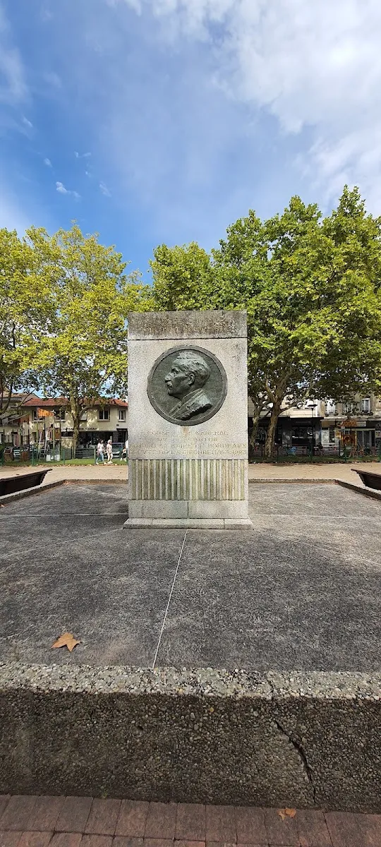 Place Calixte Camelle — photo 1