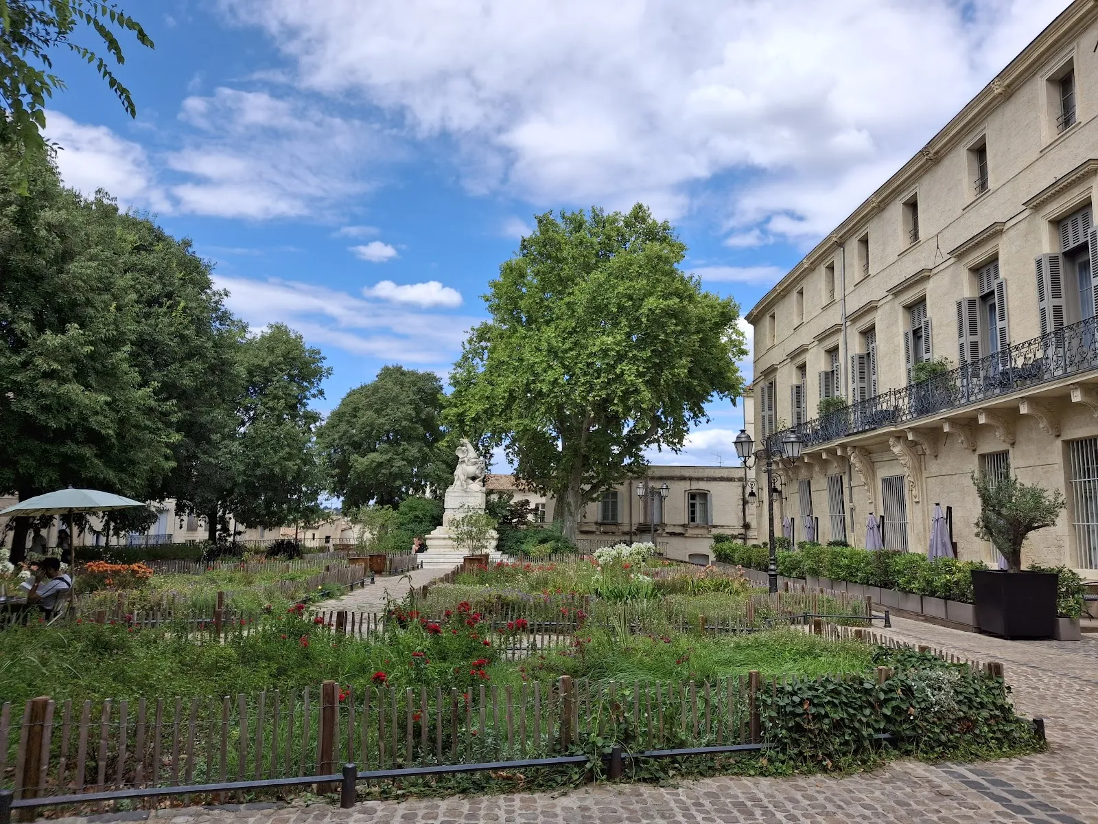 Place De la Canourgue