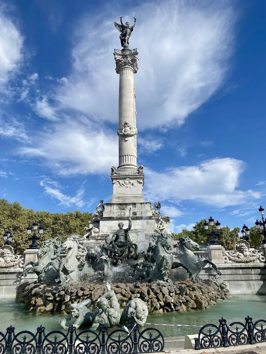 Place Des Quinconces — photo 1