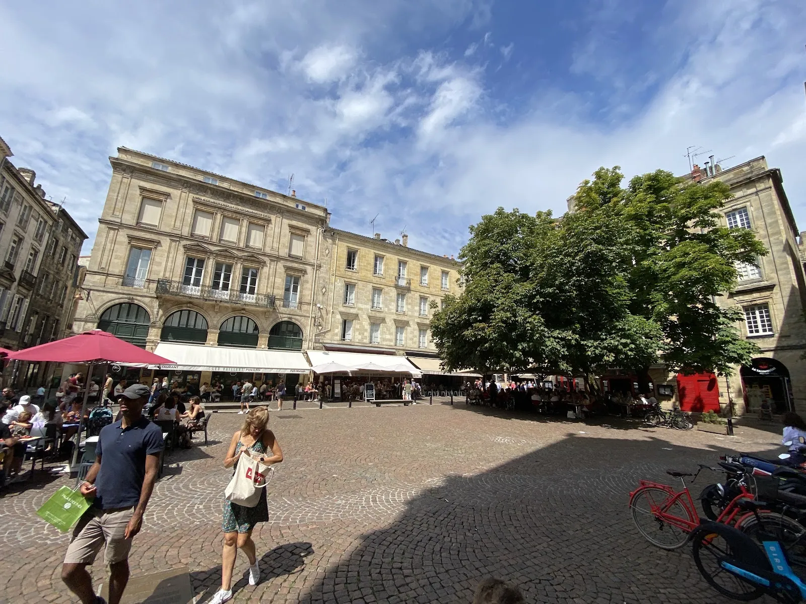 Place Saint-Pierre — photo 1