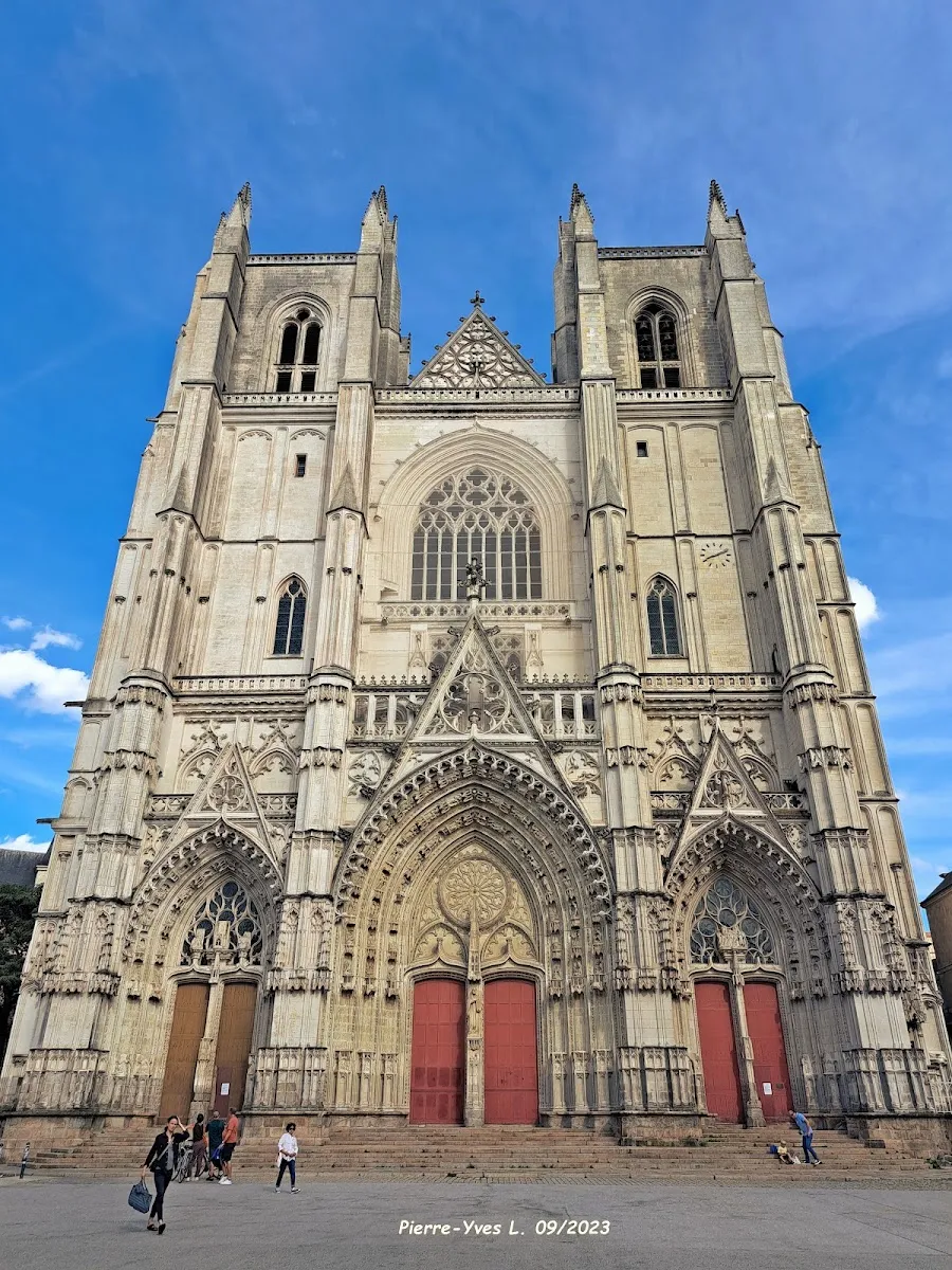 Place Saint-Pierre — photo 1