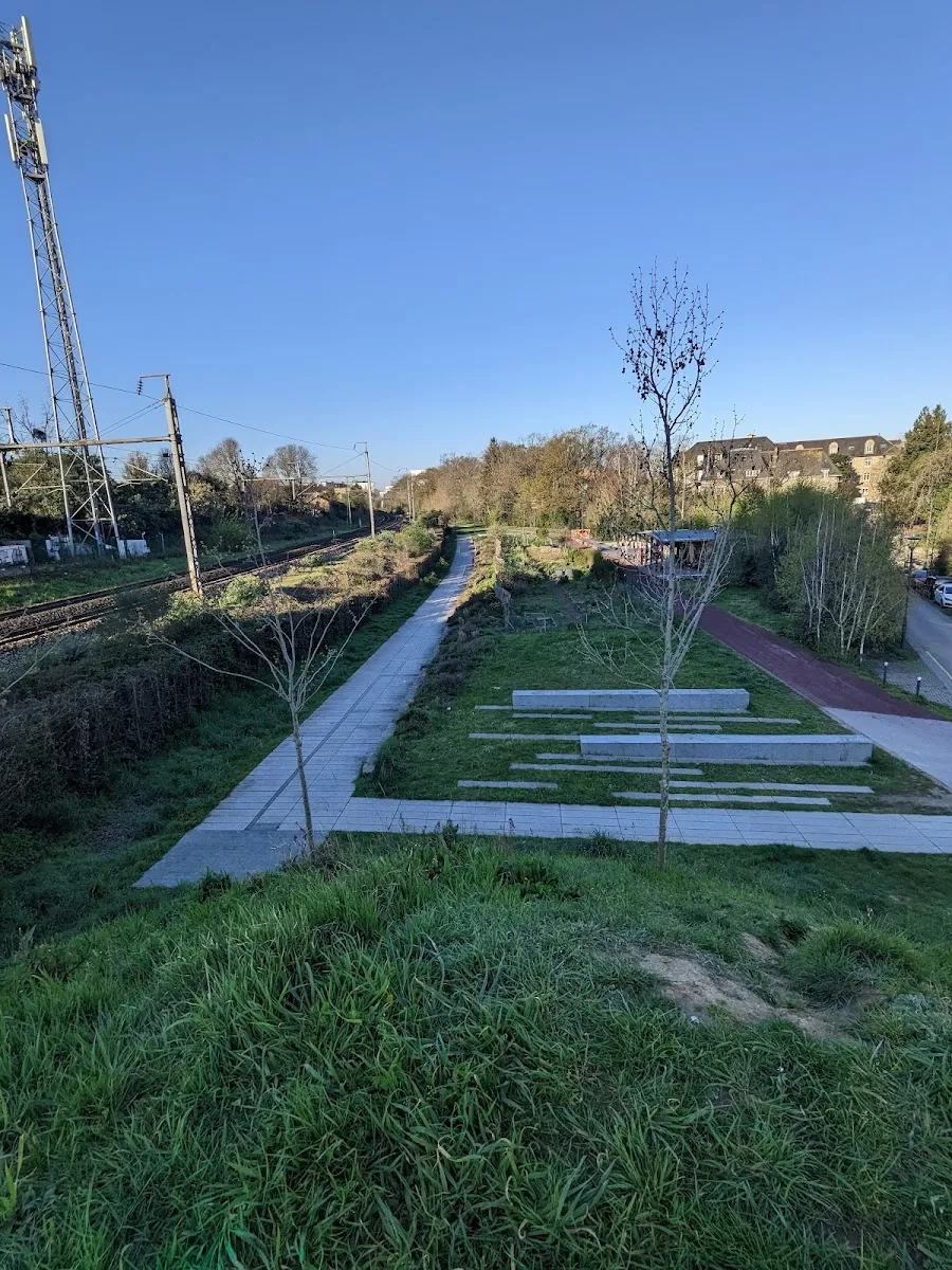 Quai Des Déportés — photo 1