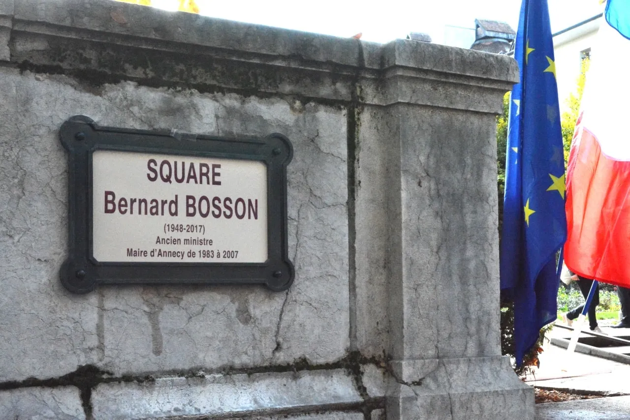 Square Bernard Bosson