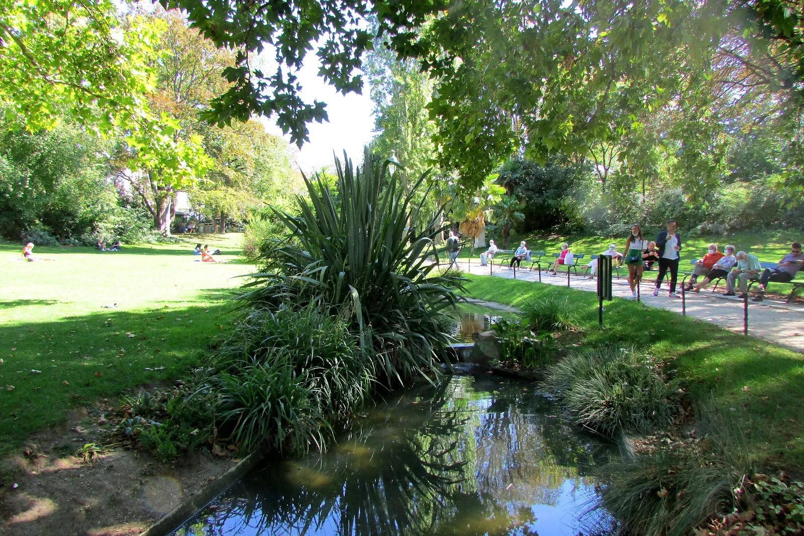 Square Des Batignolles — photo 1