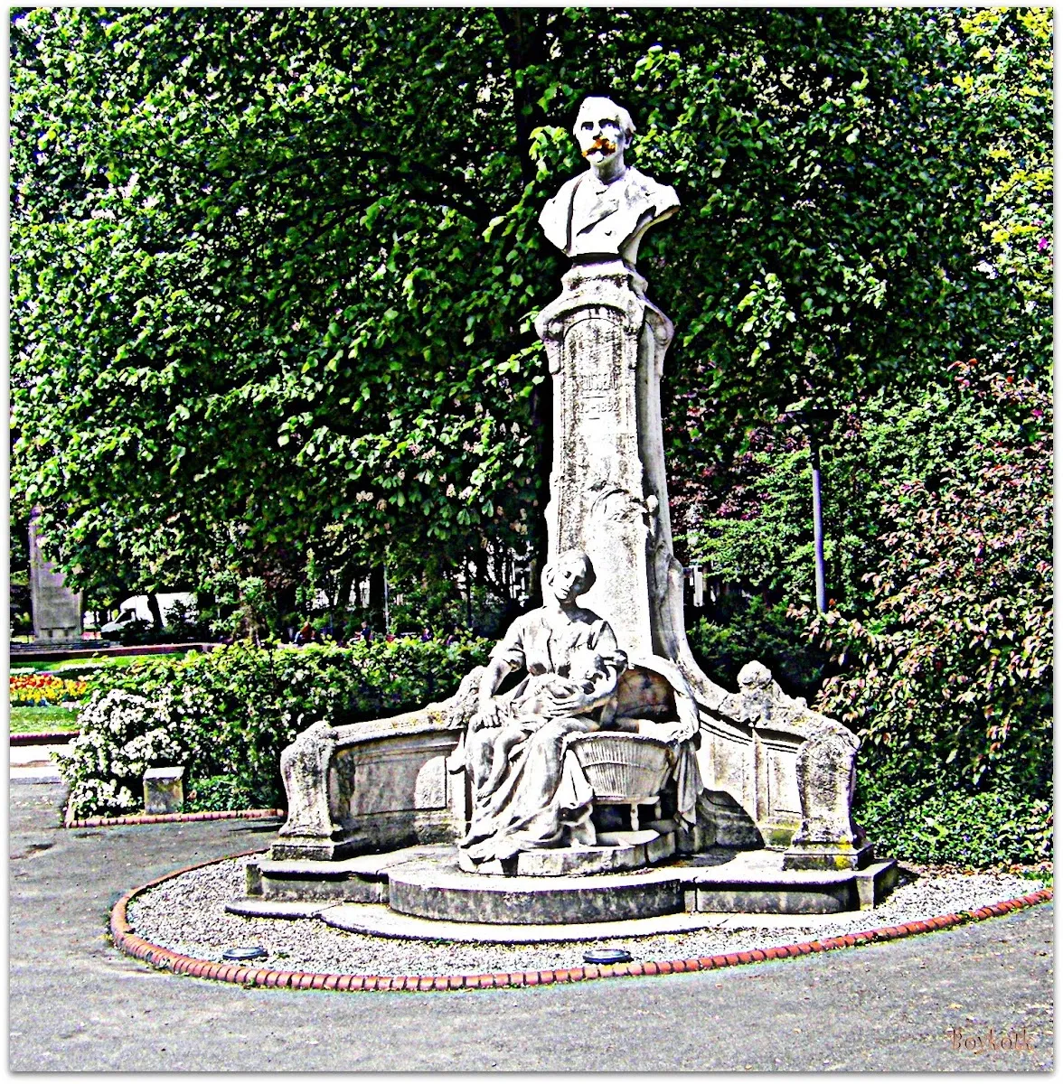 Square Foch — photo 1