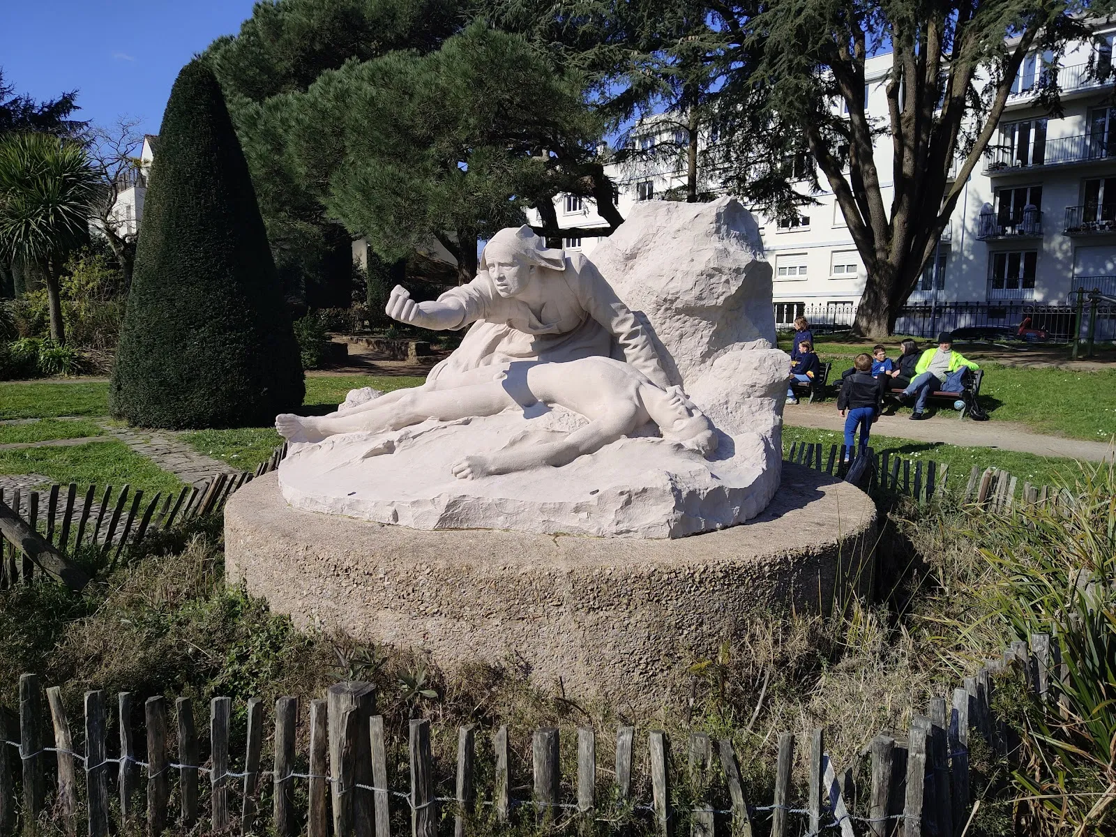 Square Maurice-Schwob — photo 1