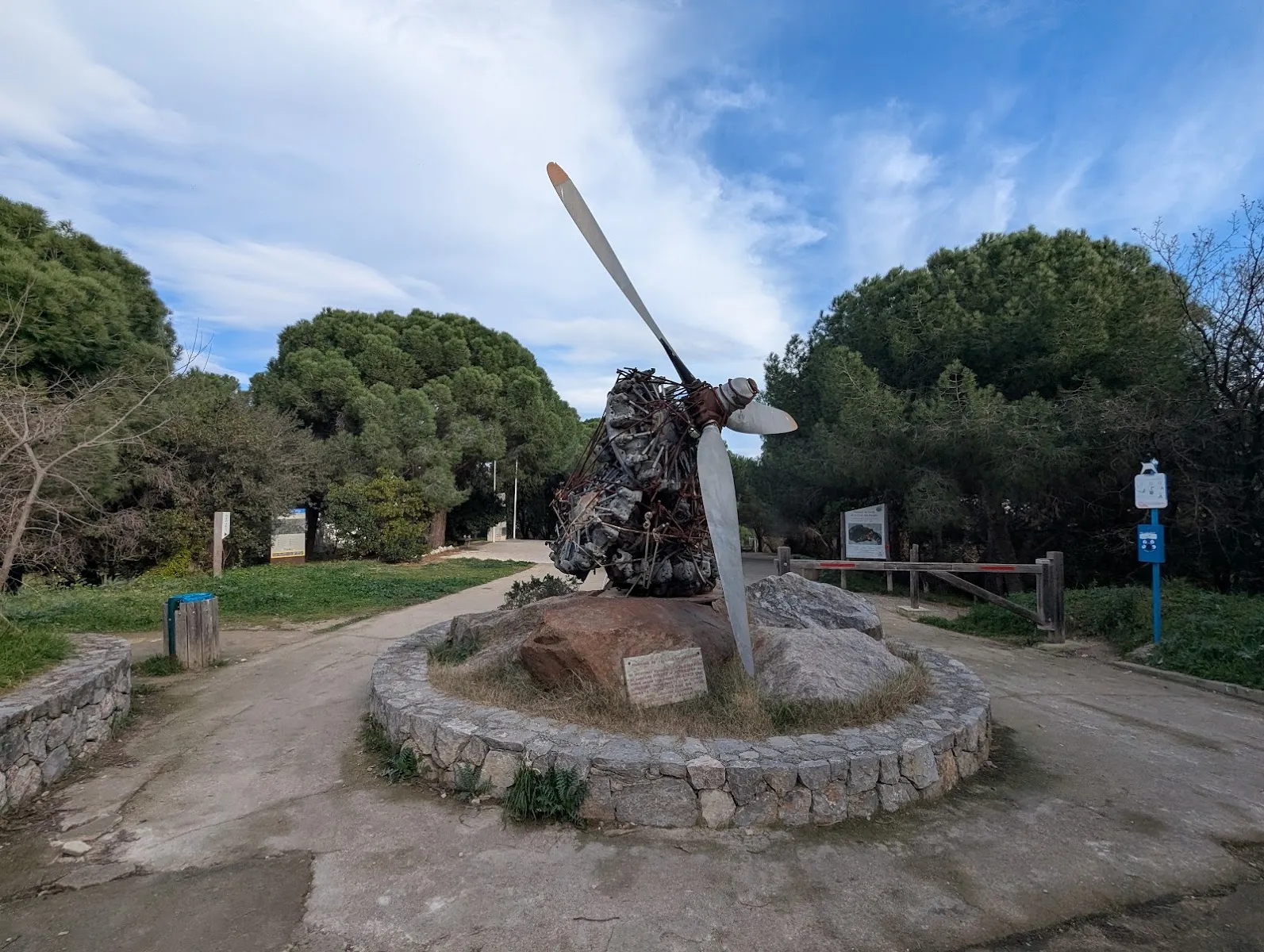 Stele Des Combattants Interrallies Cannes — photo 1