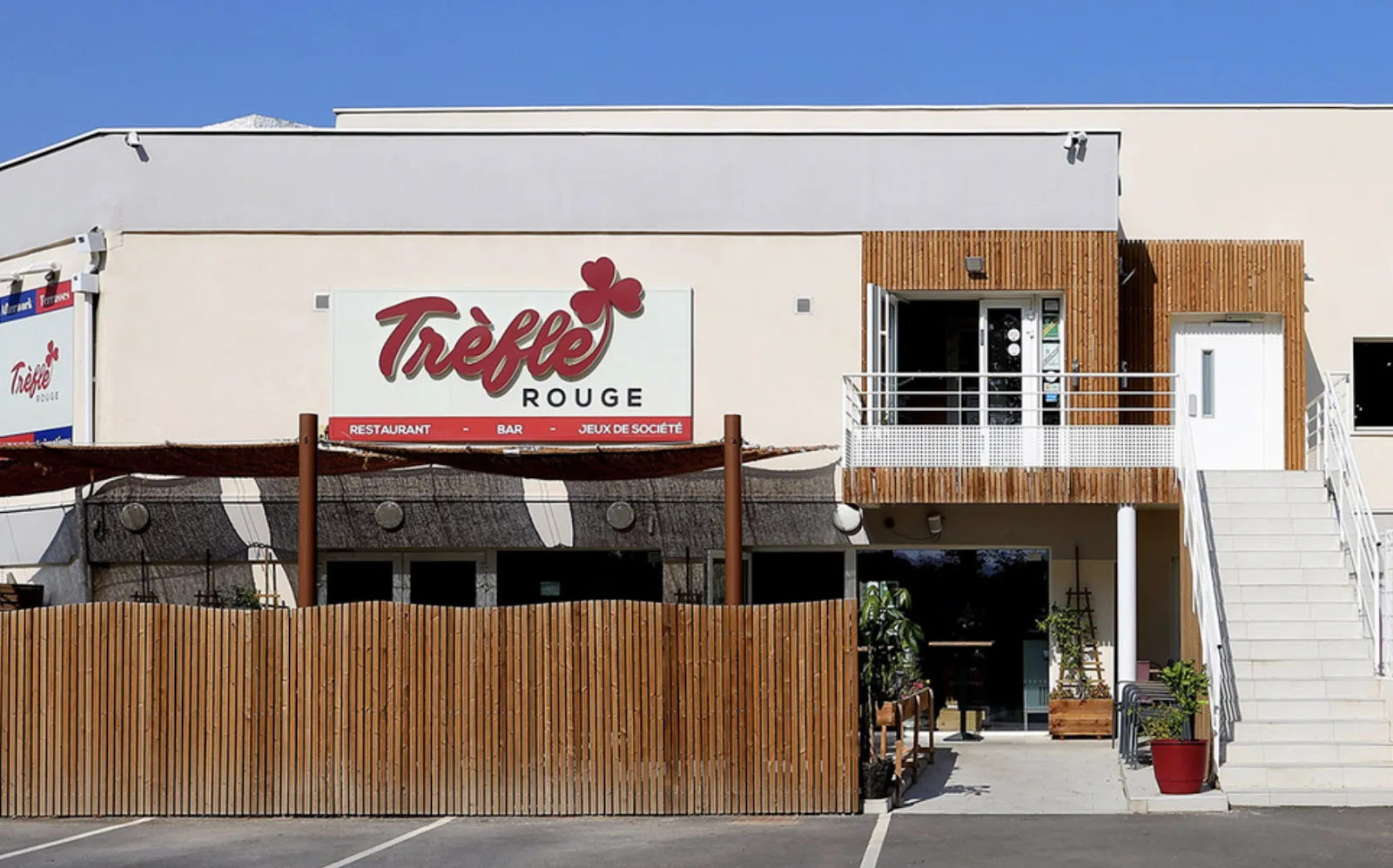 Trèfle Rouge - Restaurant - Bar À Jeux - Karaoké